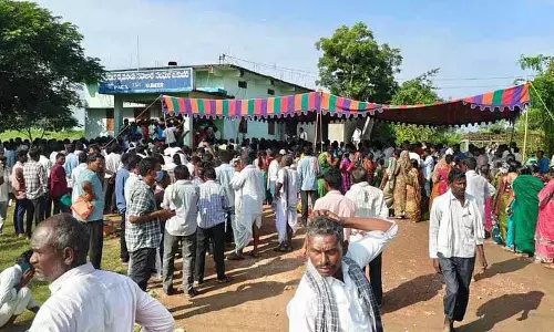 Nirmal में सोया खरीद केंद्र पर भगदड़ में 10 महिलाएं घायल
