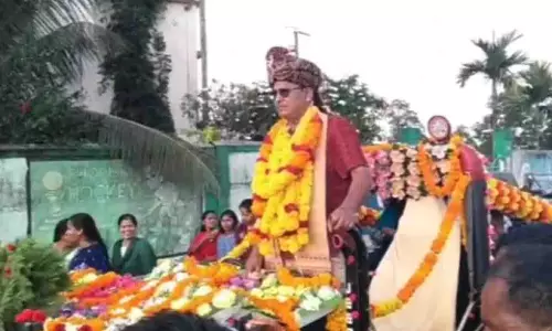 Malkangiri स्कूल: छात्रों ने शिक्षक को दिया यादगार और भव्य विदाई समारोह