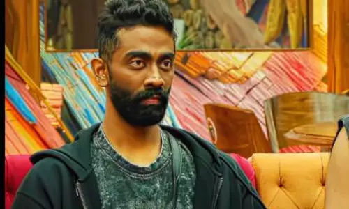 Bigg Boss 19 के घर से बेदखल हुए प्रणित मोरे? जानिए क्या है वजह Bigg Boss 19 के घर से बेदखल हुए प्रणित मोरे? जानिए क्या है वजह