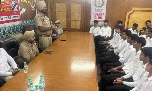 Ludhiana: छात्रों ने नशीली दवाओं के दुरुपयोग और सामाजिक बुराइयों के खिलाफ अभियान का समर्थन करने की शपथ ली