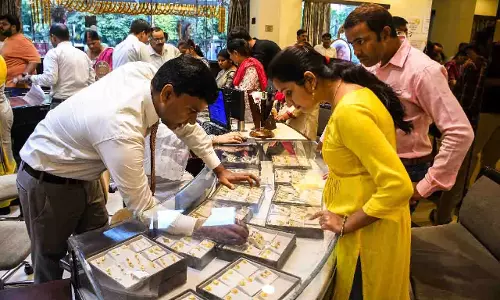 US के साथ व्यापार समझौते की उम्मीद के बीच सोने की कीमतों में लगातार गिरावट