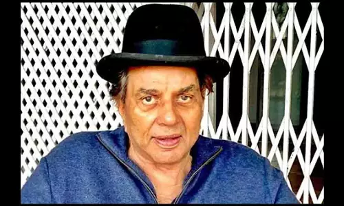 Dharmendra: बॉलीवुड के दिग्गज अभिनेता धर्मेंद्र अस्पताल में भर्ती Dharmendra: बॉलीवुड के दिग्गज अभिनेता धर्मेंद्र अस्पताल में भर्ती