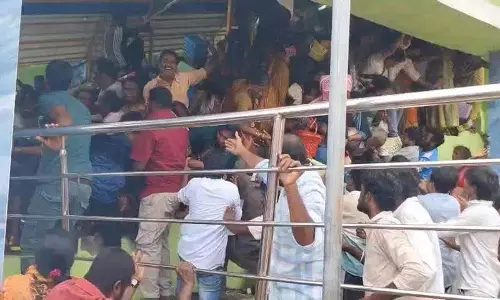 Kasibugga घटना पर अनम और श्रीकाकुलम कलेक्टर का बयान