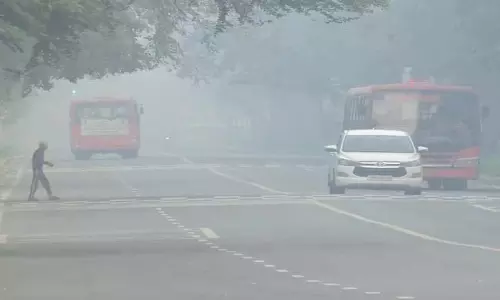 दिल्ली में AQI 251 पर पहुंचा; ट्रकों के लिए केवल BS-VI नियम 1 नवंबर से लागू दिल्ली में AQI 251 पर पहुंचा; ट्रकों के लिए केवल BS-VI नियम 1 नवंबर से लागू