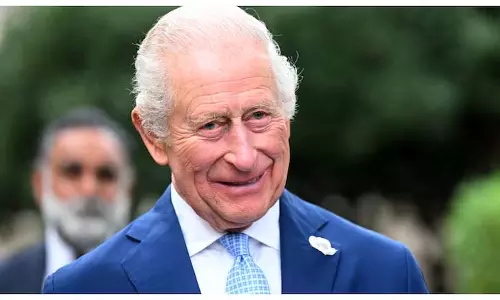 British राजशाही अपने ही लोगों का बलिदान देकर कैसे जीवित रहती है?
