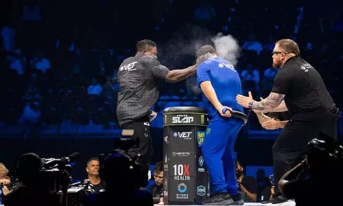 Cole “फुल सेंड” यंग ने पावर स्लैप 17 में मिडलवेट वर्ल्ड टाइटल जीता Cole “फुल सेंड” यंग ने पावर स्लैप 17 में मिडलवेट वर्ल्ड टाइटल जीता