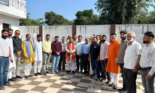 सत शर्मा ने Nagrota में चुनावी रणनीति बैठकें कीं सत शर्मा ने Nagrota में चुनावी रणनीति बैठकें कीं