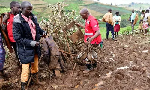 पश्चिमी Kenya में भूस्खलन से 13 की मौत, कई लापता पश्चिमी Kenya में भूस्खलन से 13 की मौत, कई लापता
