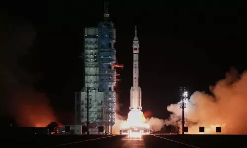 China का शेनझोउ 21 स्पेसशिप रिकॉर्ड समय में स्पेस स्टेशन से जुड़ा China का शेनझोउ 21 स्पेसशिप रिकॉर्ड समय में स्पेस स्टेशन से जुड़ा