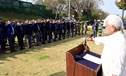 SRINAGAR: उपराज्यपाल ने राजभवन के कर्मचारियों को ‘एकता की शपथ’ दिलाई SRINAGAR: उपराज्यपाल ने राजभवन के कर्मचारियों को ‘एकता की शपथ’ दिलाई