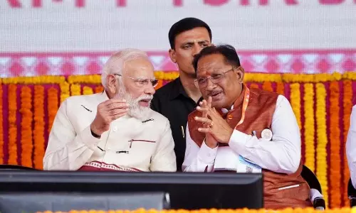 रजत महोत्सव में प्रधानमंत्री मोदी से मुख्यमंत्री विष्णुदेव साय की खास बातचीत