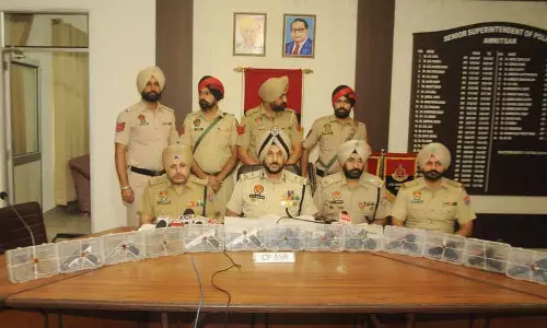 Amritsar: जिले में पाक से जुड़े हथियार तस्करी मॉड्यूल का भंडाफोड़, किशोर समेत 7 गिरफ्तार