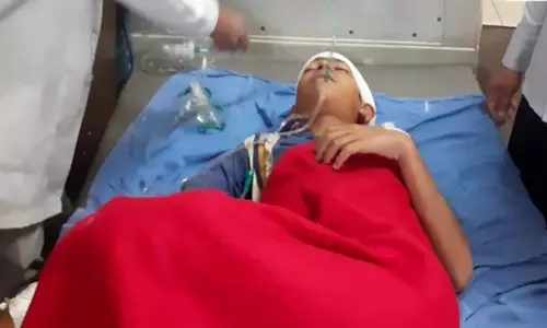 प्राइवेट स्कूल की वैन पलटी, दो बच्चों की मौत प्राइवेट स्कूल की वैन पलटी, दो बच्चों की मौत