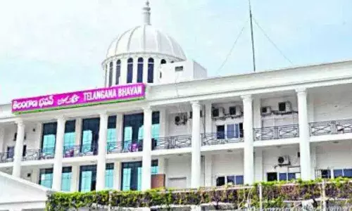 तेलंगाना भवन में BRS नेताओं की प्रेस वार्ता