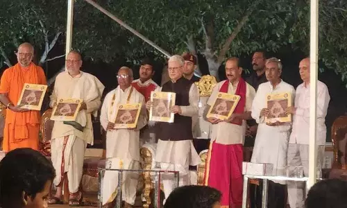 Braille में भगवद गीता, हनुमान चालीसा की किताबें लॉन्च की गईं Braille में भगवद गीता, हनुमान चालीसा की किताबें लॉन्च की गईं
