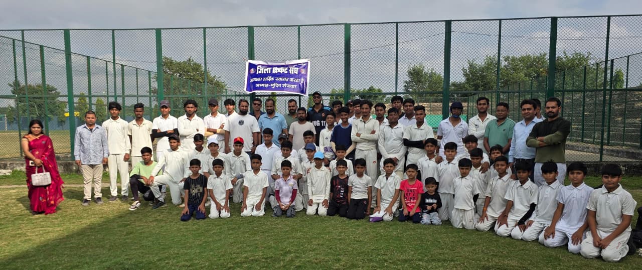 खेल स्टेडियम में क्रिकेटरों को दिया प्रशिक्षण,क्रिकेट खिलाड़ियों कवरजिस्ट्रेशन भी किया