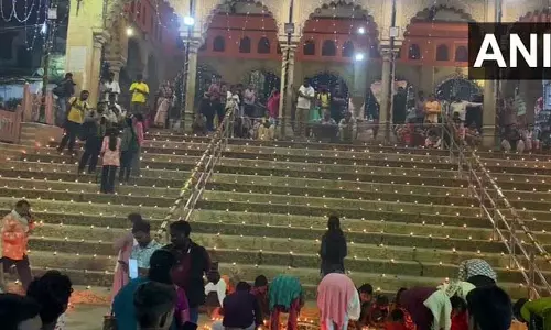 बलुआघाट में देवउठनी एकादशी पर जले 1 लाख दीप, गूंजा ‘हर हर गंगे’ का जयघोष