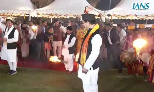 धामी ने मनाया इगास पर्व, पारंपरिक अंदाज में मनाई लोक संस्कृति की खुशी धामी ने मनाया इगास पर्व, पारंपरिक अंदाज में मनाई लोक संस्कृति की खुशी