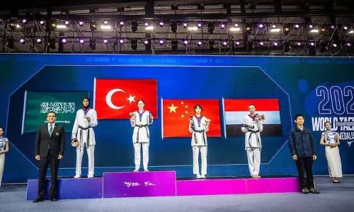 Saudi ताइक्वांडो स्टार दुनिया अबुतालेब ने वूशी 2025 में सिल्वर मेडल जीत इतिहास रचा Saudi ताइक्वांडो स्टार दुनिया अबुतालेब ने वूशी 2025 में सिल्वर मेडल जीत इतिहास रचा