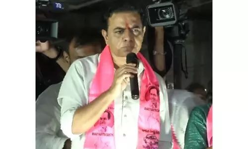 KTR ने रेवंत रेड्डी पर धमकी की राजनीति का आरोप लगाया, कहा- जुबली हिल्स में कांग्रेस हारेगी KTR ने रेवंत रेड्डी पर धमकी की राजनीति का आरोप लगाया, कहा- जुबली हिल्स में कांग्रेस हारेगी