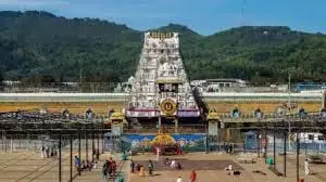 धर्म: श्रीकाकुलम का वेंकटेश्वर स्वामी मंदिर कैसे तिरुमाला के तिरुपति मंदिर से है अलग धर्म: श्रीकाकुलम का वेंकटेश्वर स्वामी मंदिर कैसे तिरुमाला के तिरुपति मंदिर से है अलग