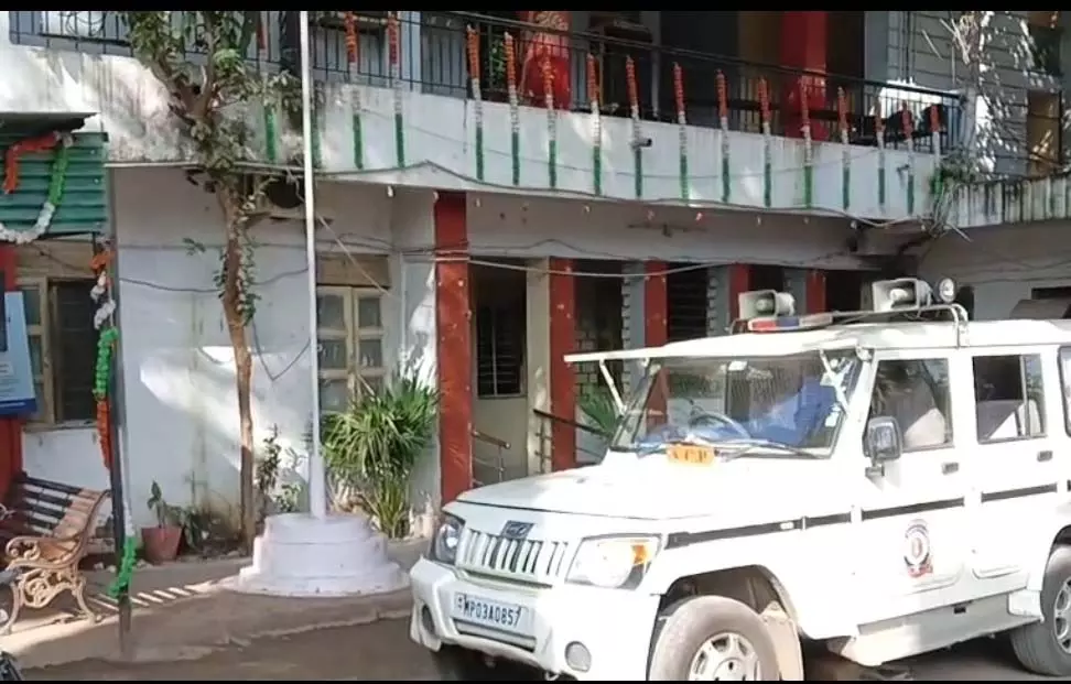MP News: अपराधियों ने ड्यूटी पर जा रहे दरोगा पर किया हमला MP News: अपराधियों ने ड्यूटी पर जा रहे दरोगा पर किया हमला