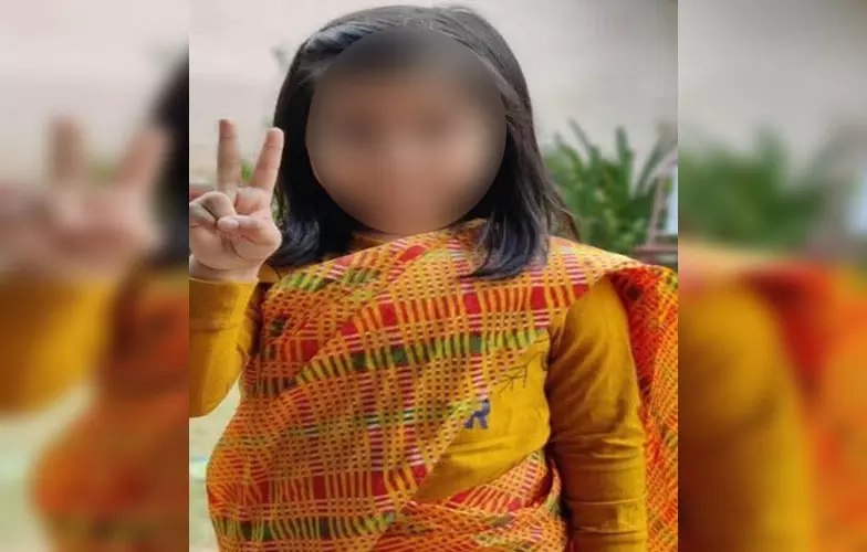 9 वर्षीय छात्रा ने चौथे फ्लोर से कूदकर की आत्महत्या, स्कूल प्रशासन पर उठे सवाल 9 वर्षीय छात्रा ने चौथे फ्लोर से कूदकर की आत्महत्या, स्कूल प्रशासन पर उठे सवाल