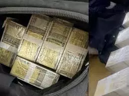 Up News: बैग में 24 लाख रुपये नकद मिलने के बाद संदिग्ध गिरफ्तार Up News: बैग में 24 लाख रुपये नकद मिलने के बाद संदिग्ध गिरफ्तार