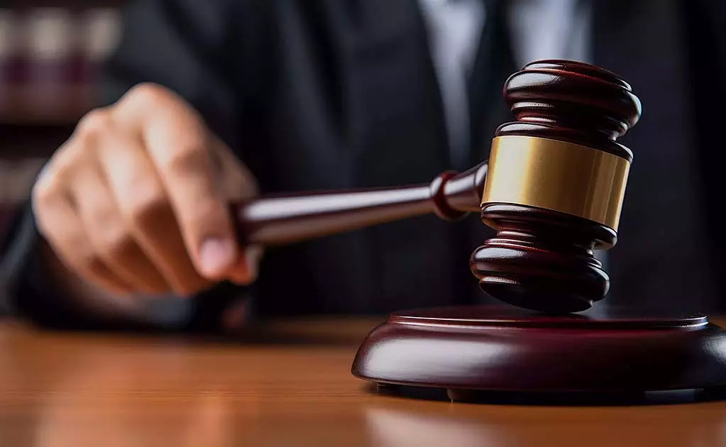 अल्पसंख्यक आयोग ने कथित उत्पीड़न के बाद बांदा के Muslim विक्रेता की आत्महत्या की जांच के आदेश दिए अल्पसंख्यक आयोग ने कथित उत्पीड़न के बाद बांदा के Muslim विक्रेता की आत्महत्या की जांच के आदेश दिए