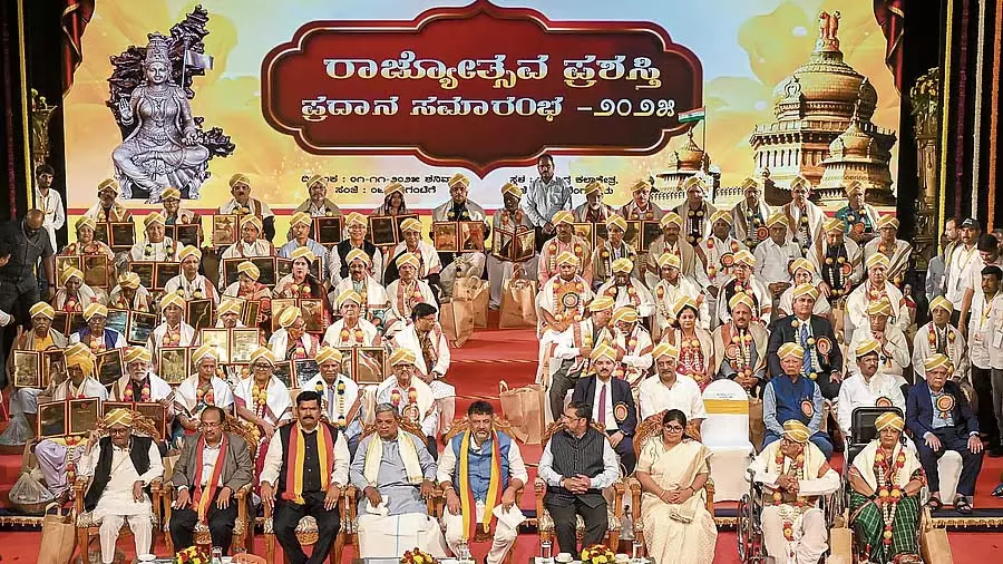 अवॉर्ड पाने वालों को चुनने में पैनल का अंतिम फैसला था: CM Siddaramaiah अवॉर्ड पाने वालों को चुनने में पैनल का अंतिम फैसला था: CM Siddaramaiah