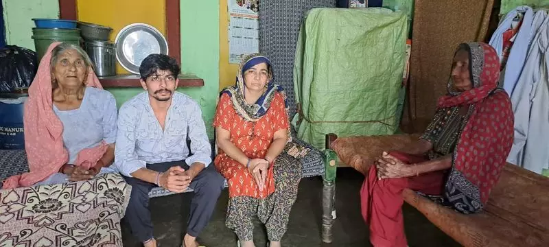 Haryana : रूस में फंसे युवाओं के परिजन कल दिल्ली में धरना देंगे Haryana : रूस में फंसे युवाओं के परिजन कल दिल्ली में धरना देंगे