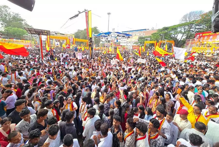 Srirangapatna : नहर में लड़की डूबी, तीन लापता Srirangapatna : नहर में लड़की डूबी, तीन लापता