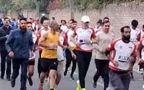 सुनील शेट्टी: कश्मीर मैराथन 2.0 में दौड़ते हैं लोग कश्मीर और भारत के लिए सुनील शेट्टी: कश्मीर मैराथन 2.0 में दौड़ते हैं लोग कश्मीर और भारत के लिए