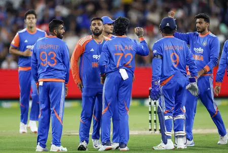 IND vs AUS तीसरा टी20 मैच: भारत ने टॉस जीतकर चुनी गेंदबाजी, प्लेइंग इलेवन में तीन बदलाव IND vs AUS तीसरा टी20 मैच: भारत ने टॉस जीतकर चुनी गेंदबाजी, प्लेइंग इलेवन में तीन बदलाव