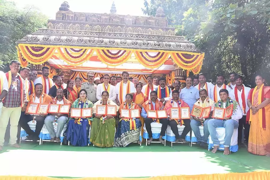 Tumkur : कदंब कन्नडिगा पुरस्कार वितरण समारोह Tumkur : कदंब कन्नडिगा पुरस्कार वितरण समारोह