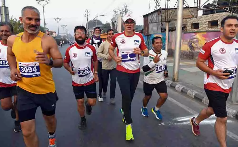 कश्मीर मैराथन का दूसरा संस्करण श्रीनगर शहर से रवाना हुआ कश्मीर मैराथन का दूसरा संस्करण श्रीनगर शहर से रवाना हुआ