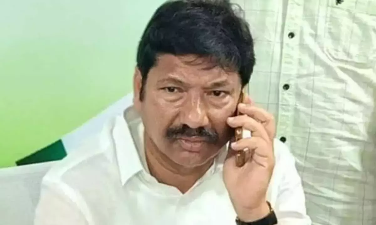 Andhra: पूर्व मंत्री जोगी रमेश ने अपनी गिरफ्तारी पर प्रतिक्रिया दी Andhra: पूर्व मंत्री जोगी रमेश ने अपनी गिरफ्तारी पर प्रतिक्रिया दी