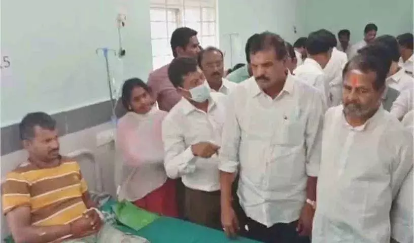 Botsa Satyanarayana ने काशीबुग्गा भगदड़ की जांच की मांग की Botsa Satyanarayana ने काशीबुग्गा भगदड़ की जांच की मांग की