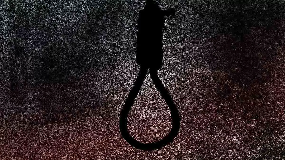बेंगलुरु में घर में फंदे से लटका मिला MBA ग्रेजुएट बेंगलुरु में घर में फंदे से लटका मिला MBA ग्रेजुएट