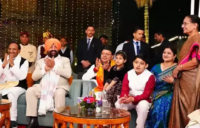 Dehradun: मुख्यमंत्री आवास में इगास उत्सव में झलकी पहाड़ी संस्कृति Dehradun: मुख्यमंत्री आवास में इगास उत्सव में झलकी पहाड़ी संस्कृति