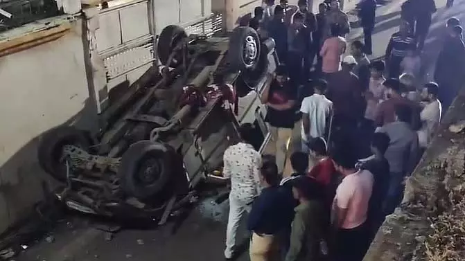 MP : राहतगढ़ बस स्टैंड के पास ओवरब्रिज से बोलेरो गिरने से चार घायल MP : राहतगढ़ बस स्टैंड के पास ओवरब्रिज से बोलेरो गिरने से चार घायल