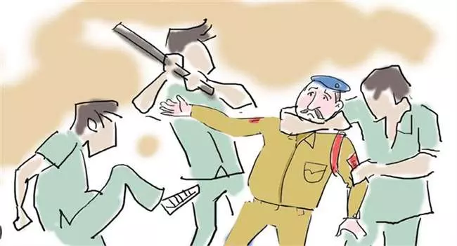 Kathua: कठुआ में पुलिस टीम पर हमला, चार कर्मी हुए घायल Kathua: कठुआ में पुलिस टीम पर हमला, चार कर्मी हुए घायल