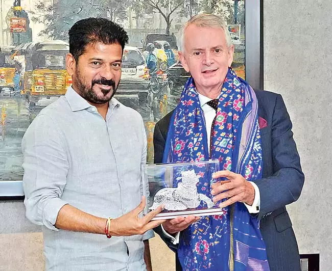 Telangana : कनाडा के उच्चायुक्त, फ्रांसीसी महावाणिज्य दूत ने मुख्यमंत्री से मुलाकात की Telangana : कनाडा के उच्चायुक्त, फ्रांसीसी महावाणिज्य दूत ने मुख्यमंत्री से मुलाकात की