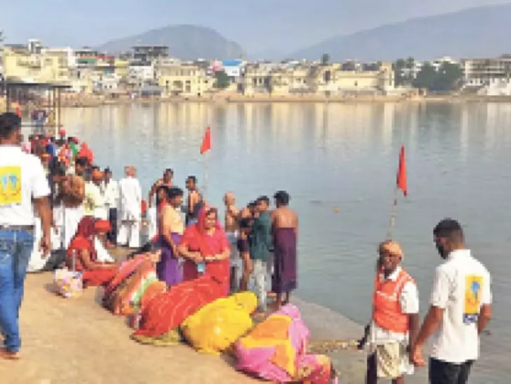 Ajmer: धार्मिक माहौल में पुष्कर मेला शुरू, श्रद्धालु उमड़े घाटों पर Ajmer: धार्मिक माहौल में पुष्कर मेला शुरू, श्रद्धालु उमड़े घाटों पर