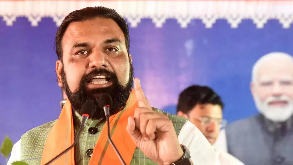 Patna: तारापुर में चुनावी मुकाबला रोचक, सम्राट को टक्कर देंगे संतोष सिंह Patna: तारापुर में चुनावी मुकाबला रोचक, सम्राट को टक्कर देंगे संतोष सिंह