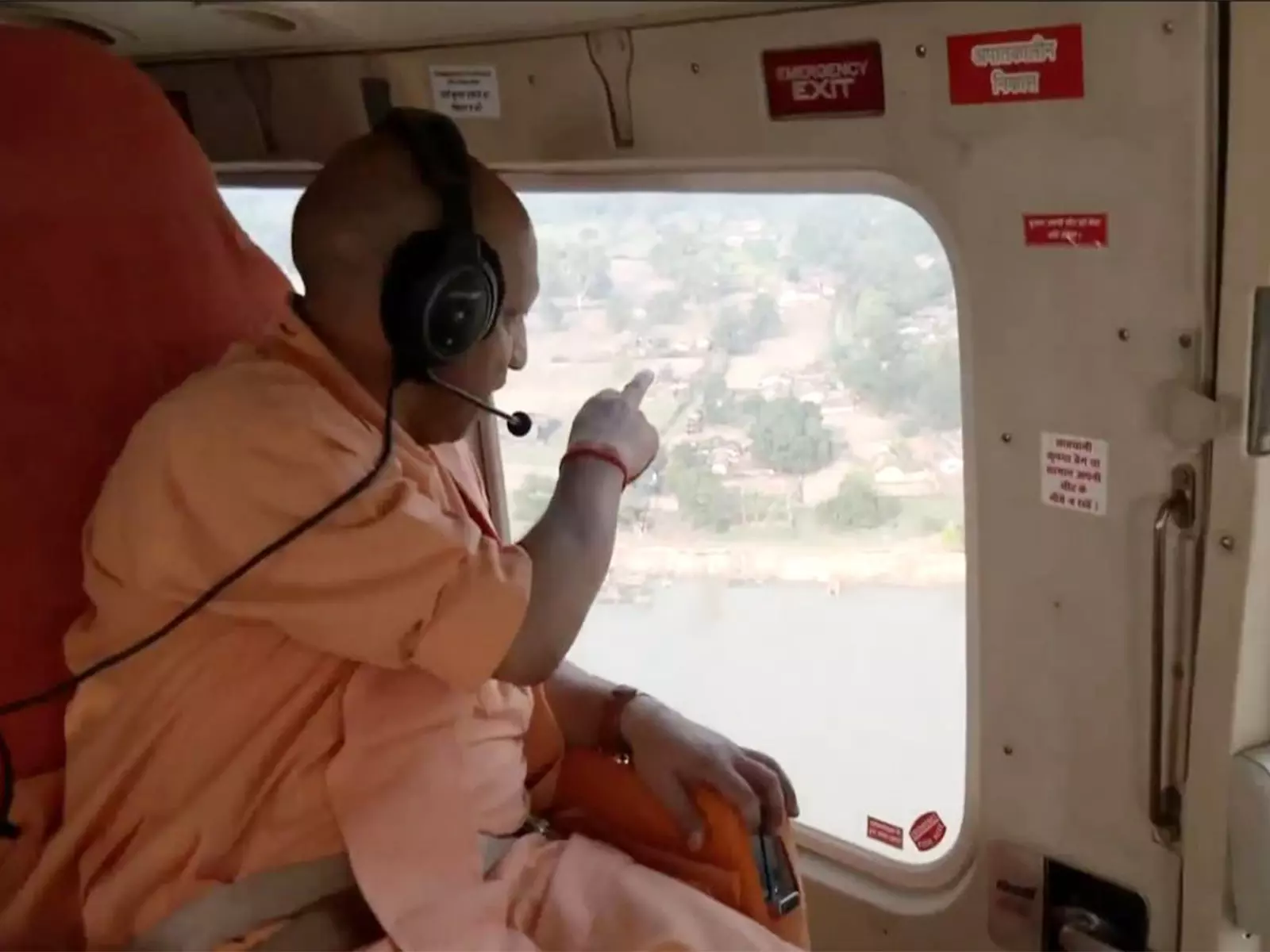 यूपी के CM योगी ने बहराइच नाव दुर्घटना स्थल का हवाई सर्वेक्षण किया यूपी के CM योगी ने बहराइच नाव दुर्घटना स्थल का हवाई सर्वेक्षण किया