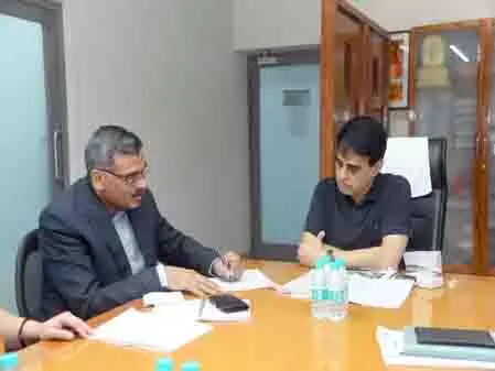 गुजरात स्वास्थ्य मंत्री ने बचाव उपायों और आपदा प्रबंधन पर की विशेष बैठक गुजरात स्वास्थ्य मंत्री ने बचाव उपायों और आपदा प्रबंधन पर की विशेष बैठक