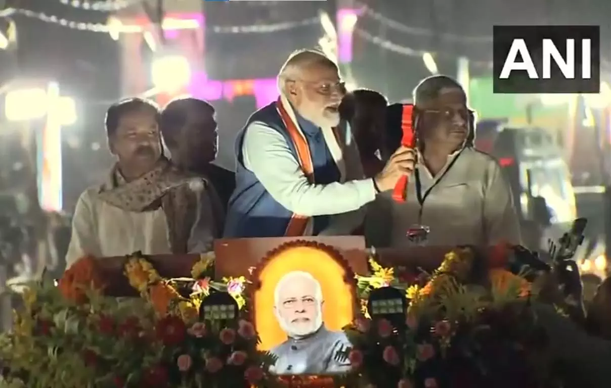 BIG BREAKING: पटना में नरेंद्र मोदी ने किया रोड शो, देखें VIDEO... BIG BREAKING: पटना में नरेंद्र मोदी ने किया रोड शो, देखें VIDEO...