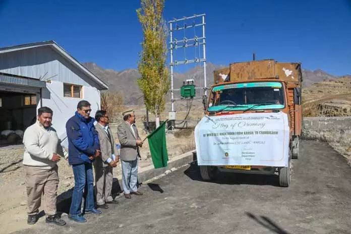 CEC कारगिल ने चंडीगढ़ के लिए सूखे सीबकथॉर्न की पहली खेप को हरी झंडी दिखाई CEC कारगिल ने चंडीगढ़ के लिए सूखे सीबकथॉर्न की पहली खेप को हरी झंडी दिखाई