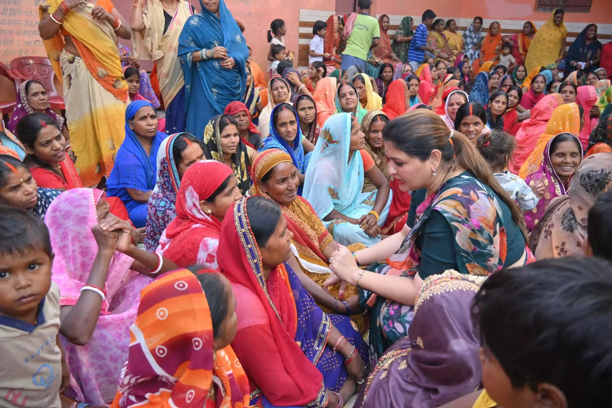 सोनपुर में विधायक भावना बोहरा ने जीविका दीदियों से किया संवाद सोनपुर में विधायक भावना बोहरा ने जीविका दीदियों से किया संवाद